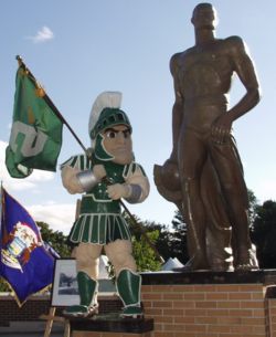 Sparty_at_statue
