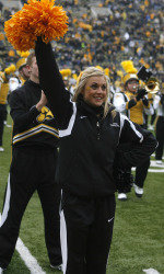 iowa-hawkeyes-cheerleader