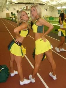 oregon-cheerleaders-sideline-reporters