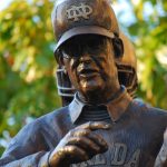 lou-holtz-statue