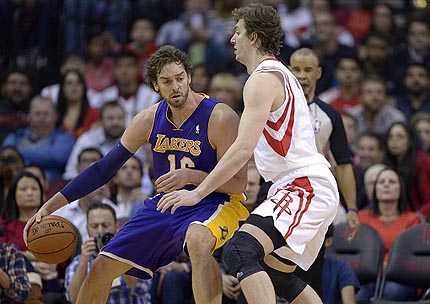 Pau Gasol Omer Asik