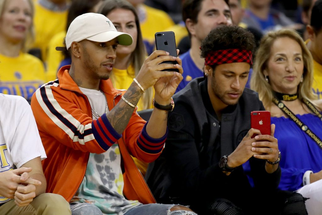 Neymar Gives Kevin Durant His Own Personalized FC Barcelona Jersey (Photos)