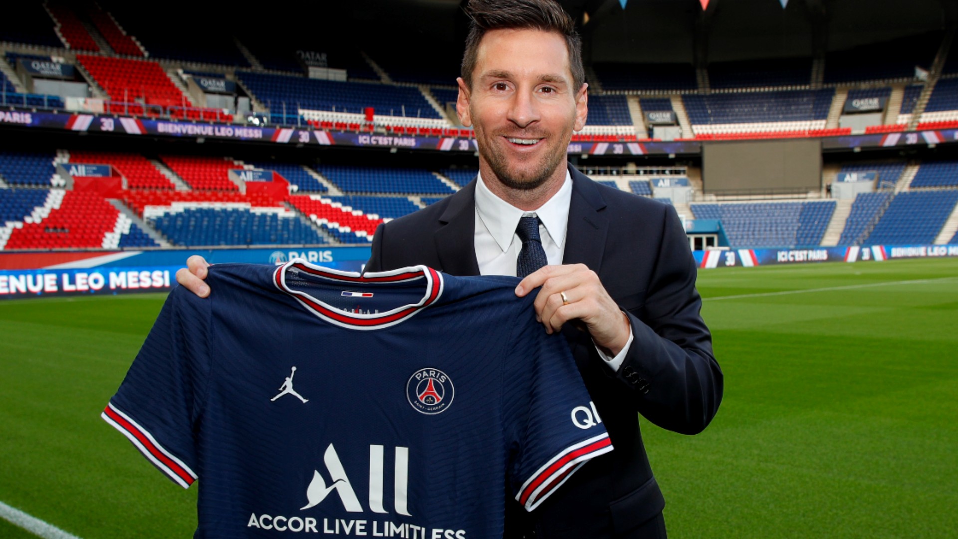 Lionel Messi Officially Completes Move to Paris Saint-Germain