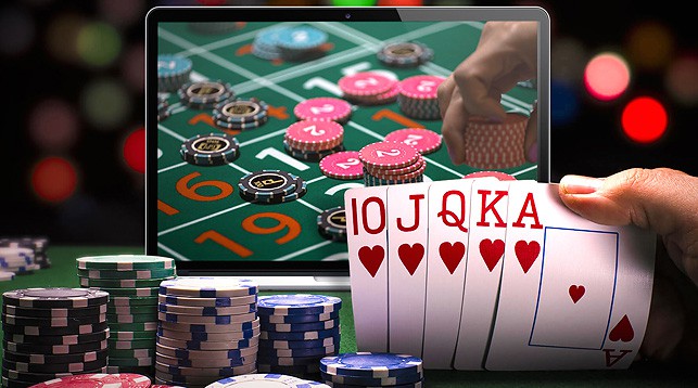 Factors to Consider While Playing At an Online Casino