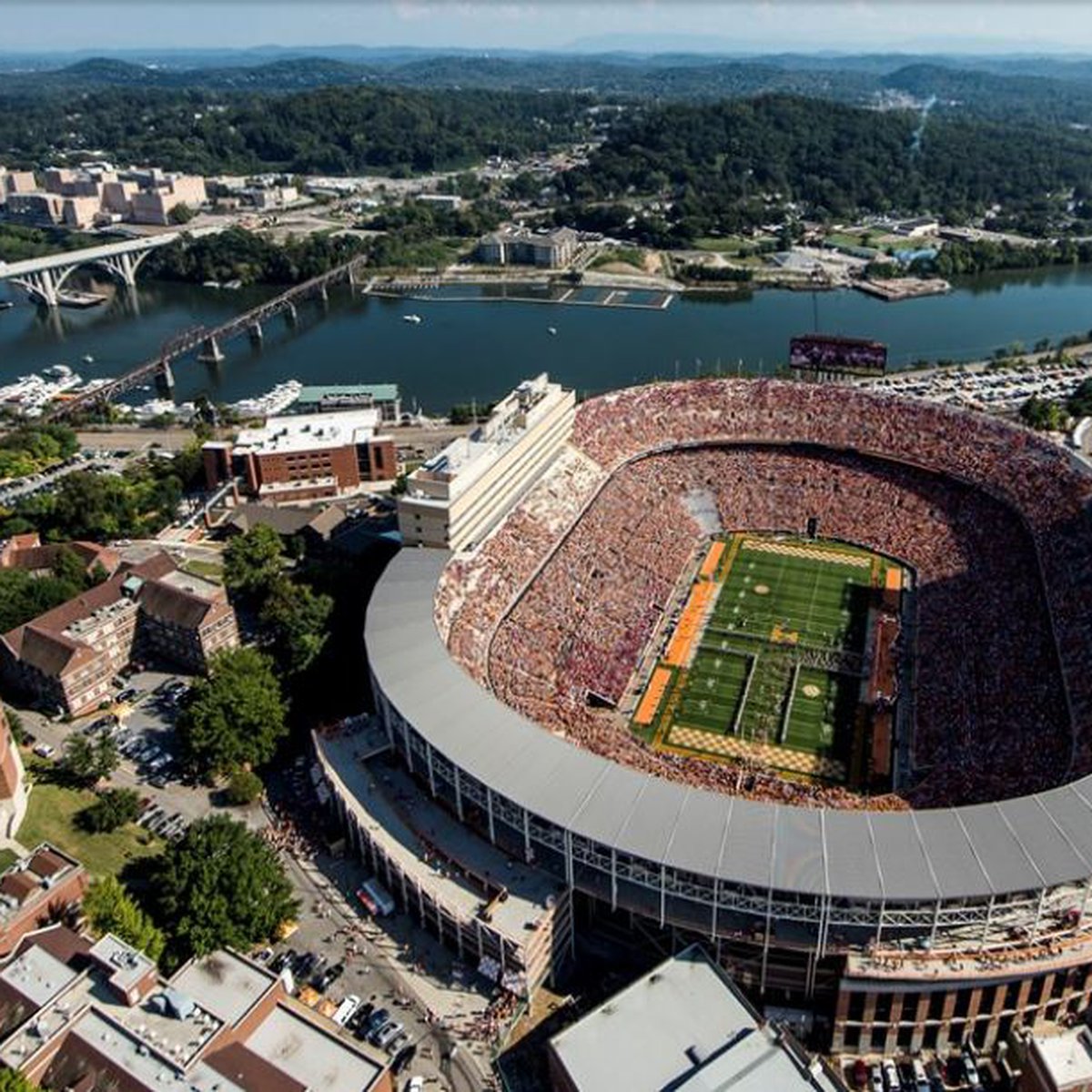 how to tour neyland stadium